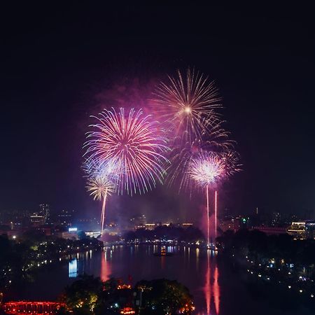 May De Ville Lakeside Hotel Hanoi Bagian luar foto Fireworks at the 2013 National Day Parade