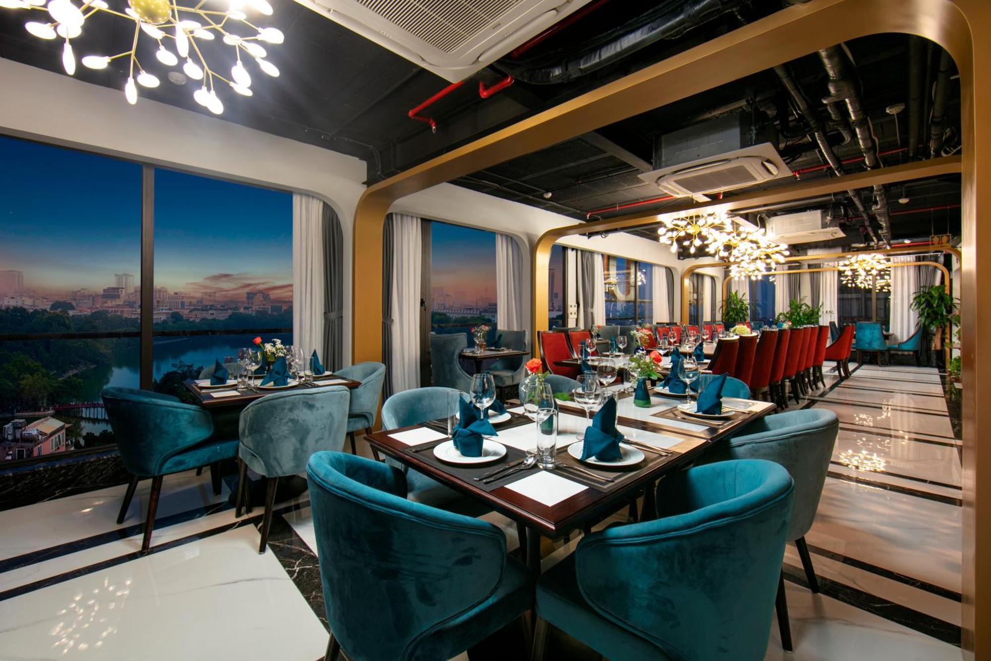 May De Ville Lakeside Hotel Hanoi Bagian luar foto The 360° Restaurant