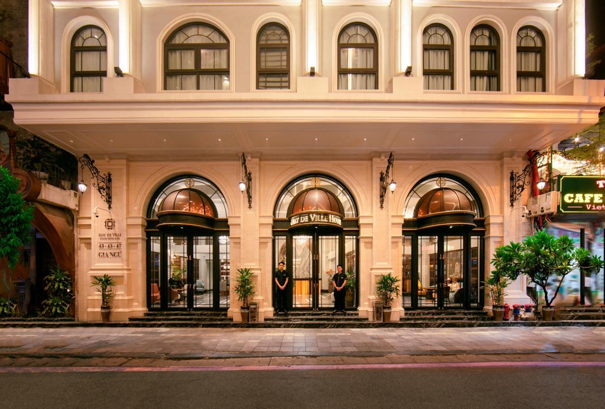 May De Ville Lakeside Hotel Hanoi Bagian luar foto The hotel's entrance