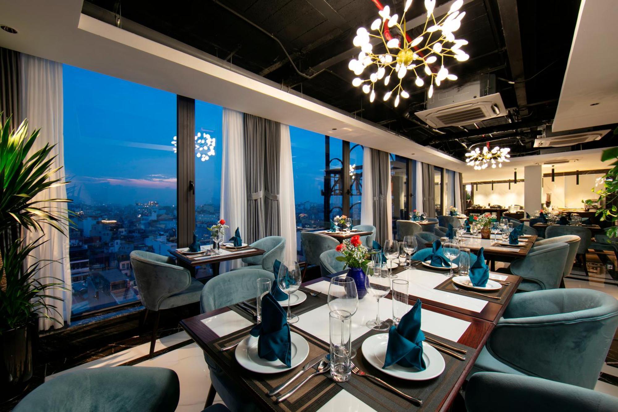 May De Ville Lakeside Hotel Hanoi Bagian luar foto The 360 Restaurant