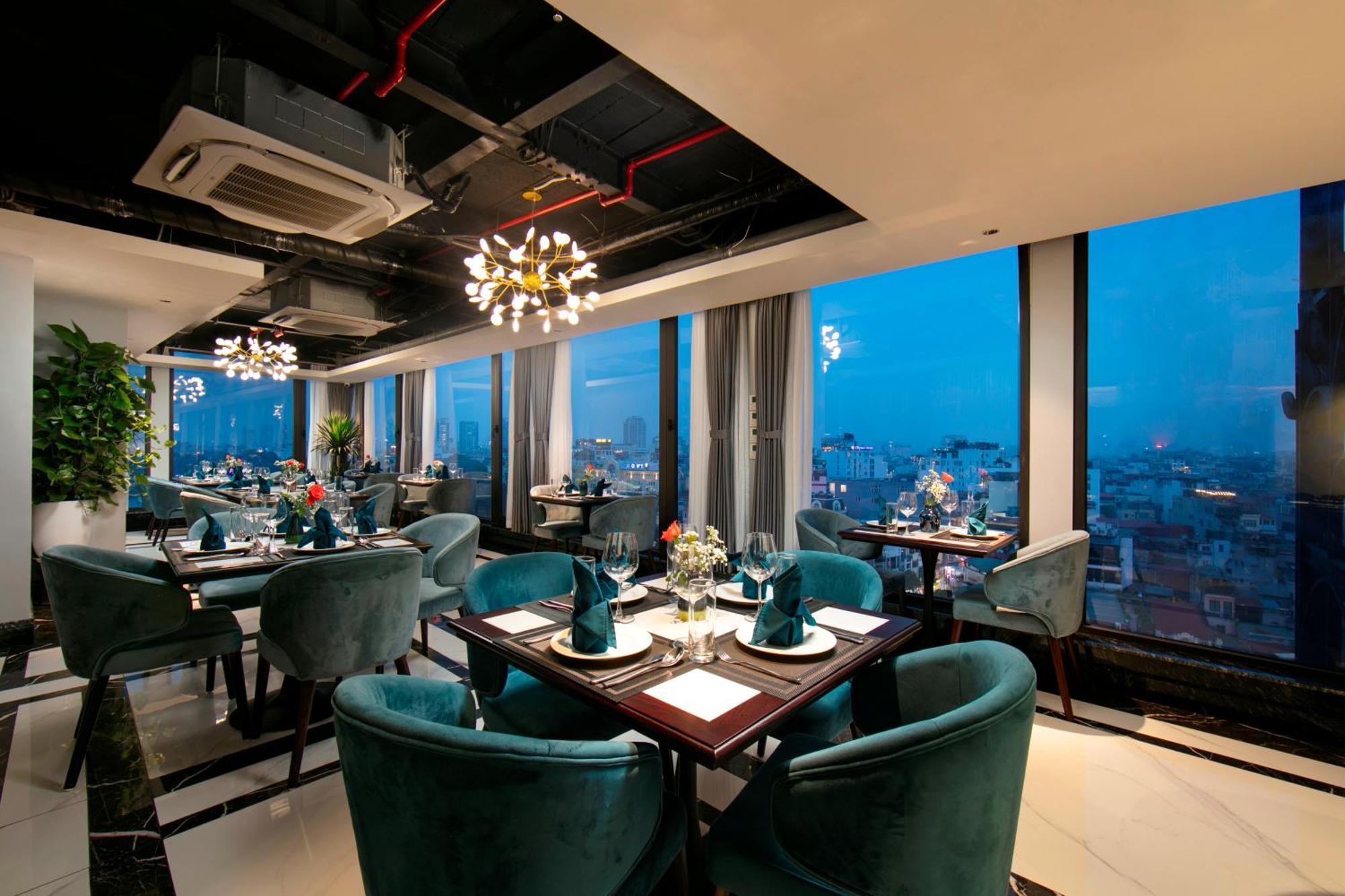 May De Ville Lakeside Hotel Hanoi Bagian luar foto Sky Bar