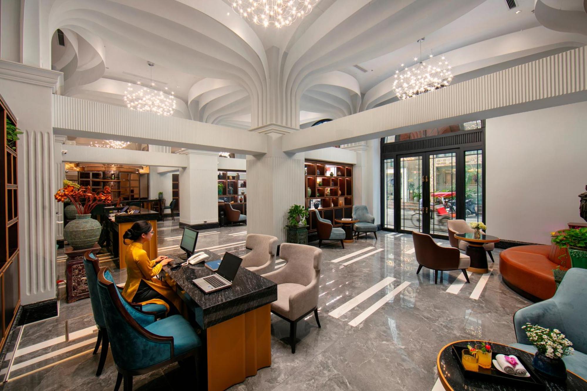 May De Ville Lakeside Hotel Hanoi Bagian luar foto Lobby