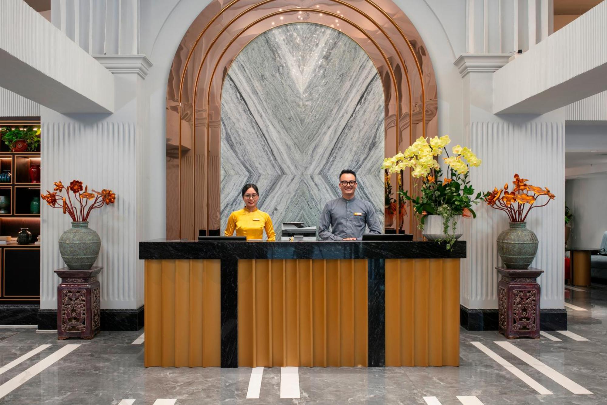 May De Ville Lakeside Hotel Hanoi Bagian luar foto