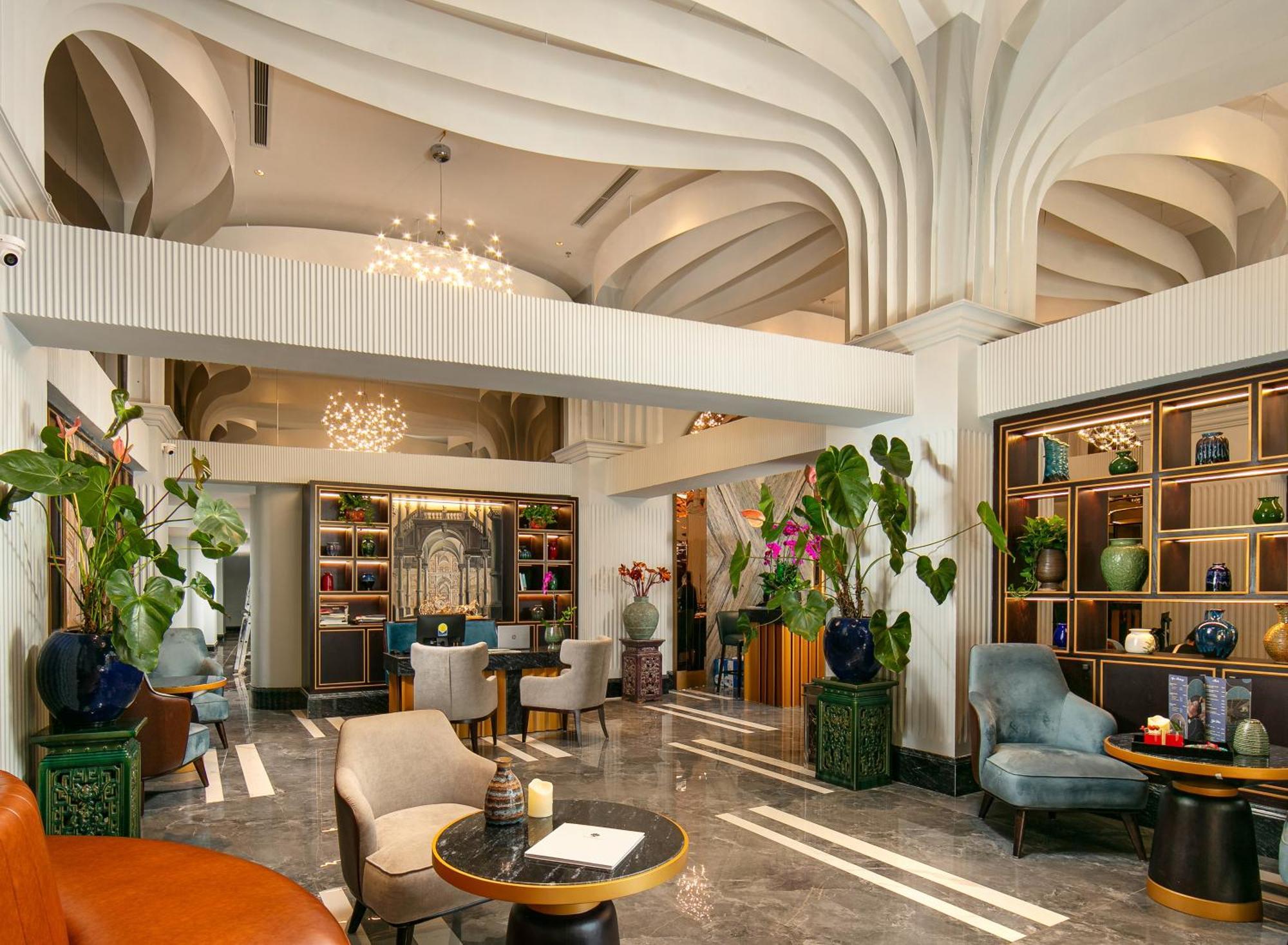 May De Ville Lakeside Hotel Hanoi Bagian luar foto The Library