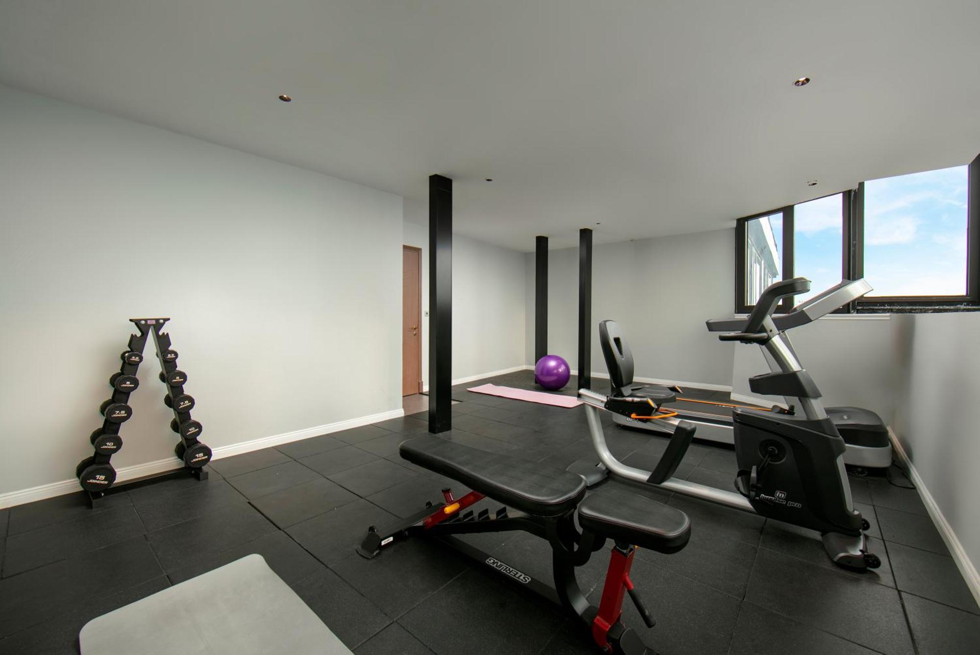 May De Ville Lakeside Hotel Hanoi Bagian luar foto The gym at the 2012 Olympic Village