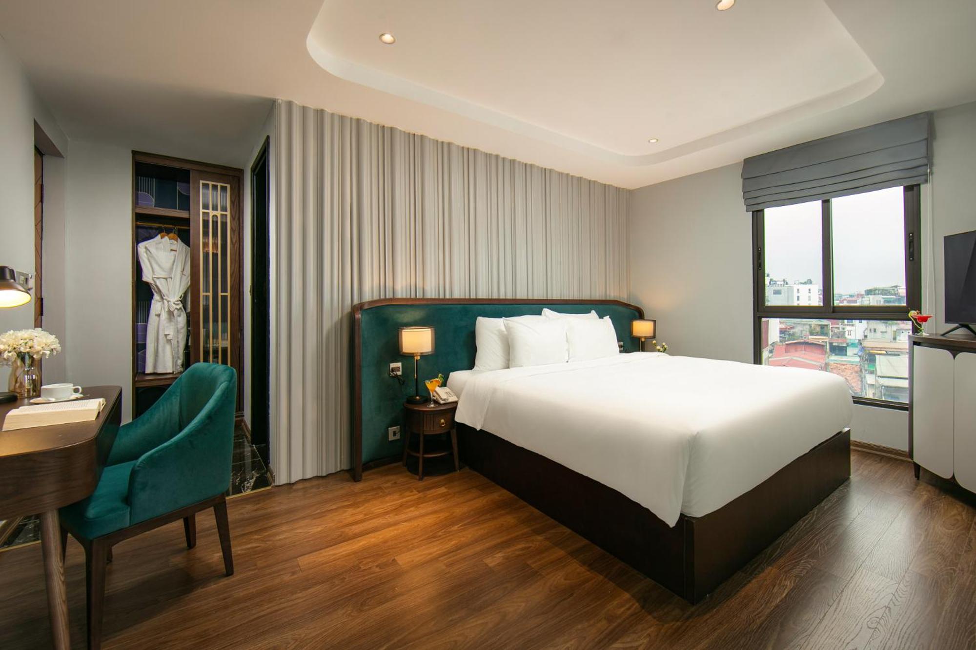 May De Ville Lakeside Hotel Hanoi Bagian luar foto Deluxe Room
