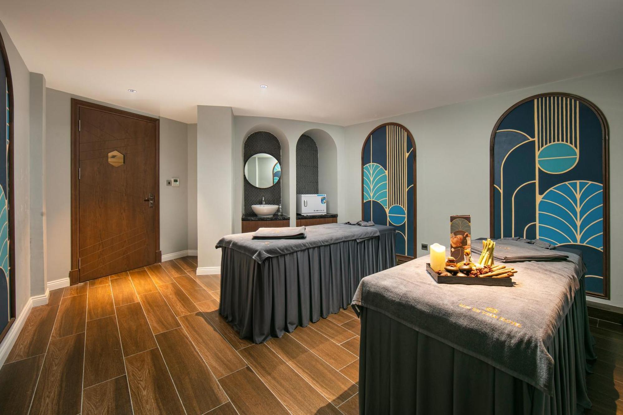 May De Ville Lakeside Hotel Hanoi Bagian luar foto Spa at The Park, Hyderabad