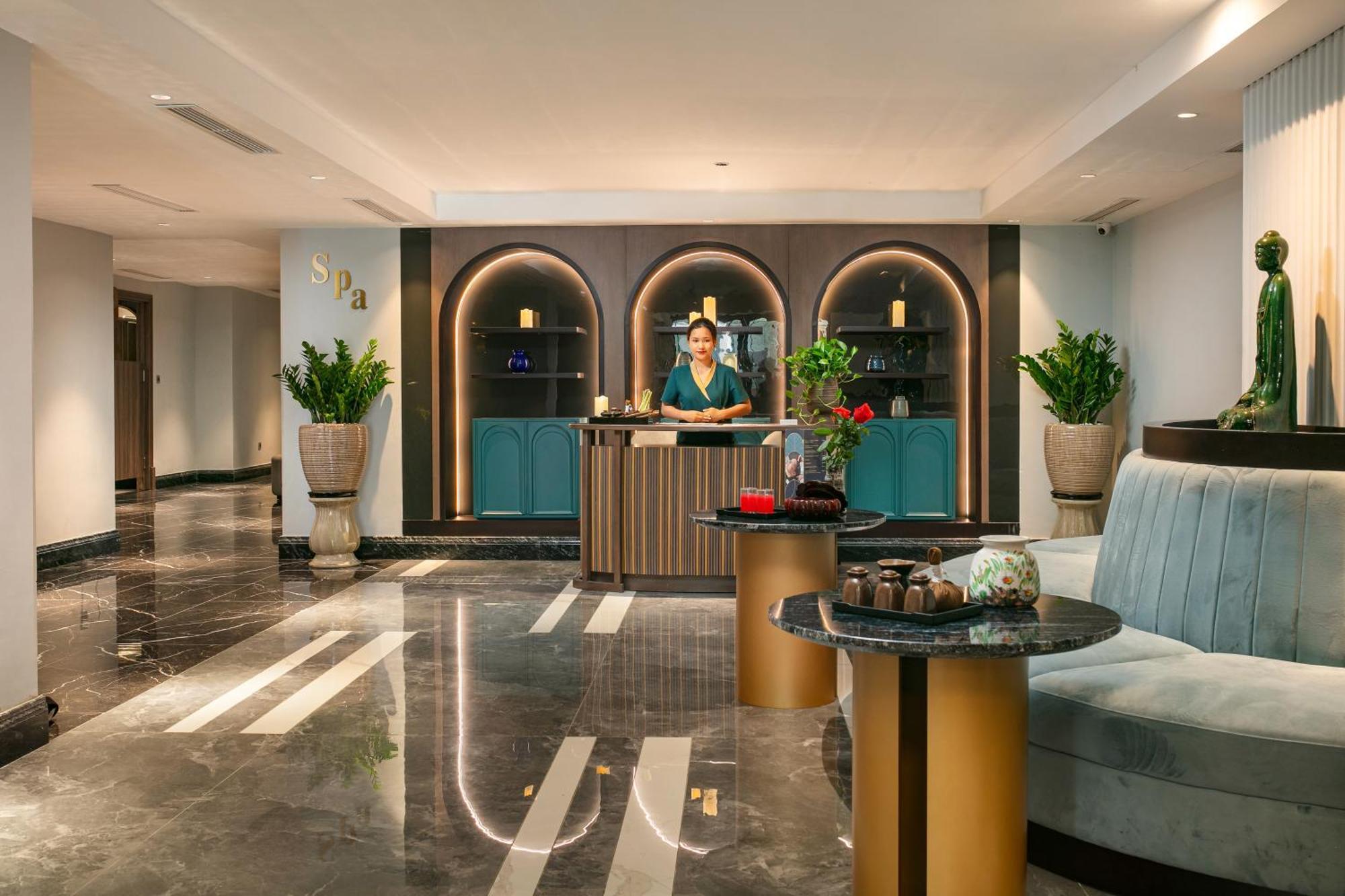 May De Ville Lakeside Hotel Hanoi Bagian luar foto Lobby