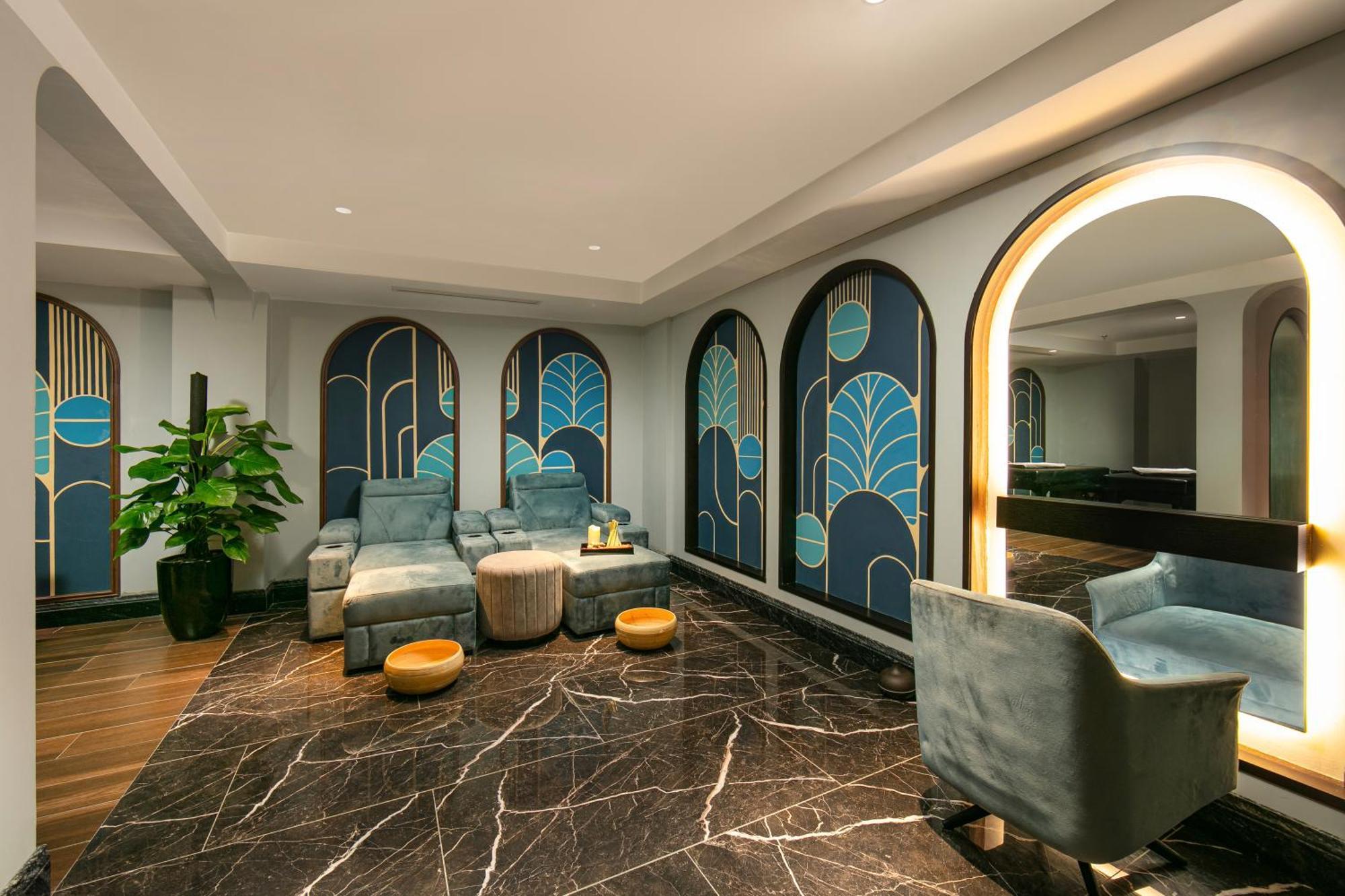 May De Ville Lakeside Hotel Hanoi Bagian luar foto The lobby of the hotel