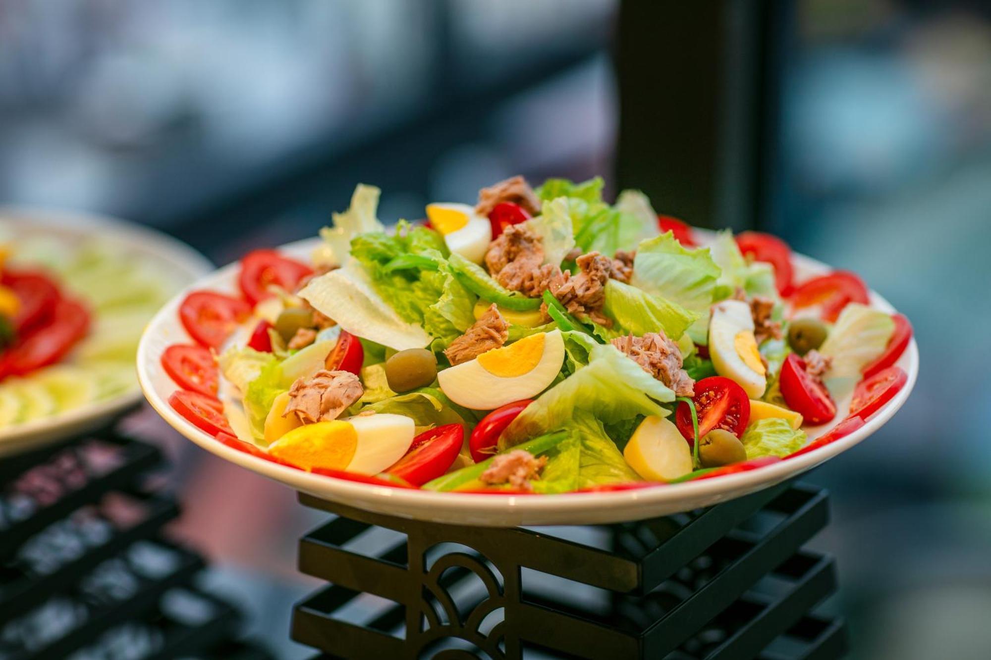 May De Ville Lakeside Hotel Hanoi Bagian luar foto A caesar salad